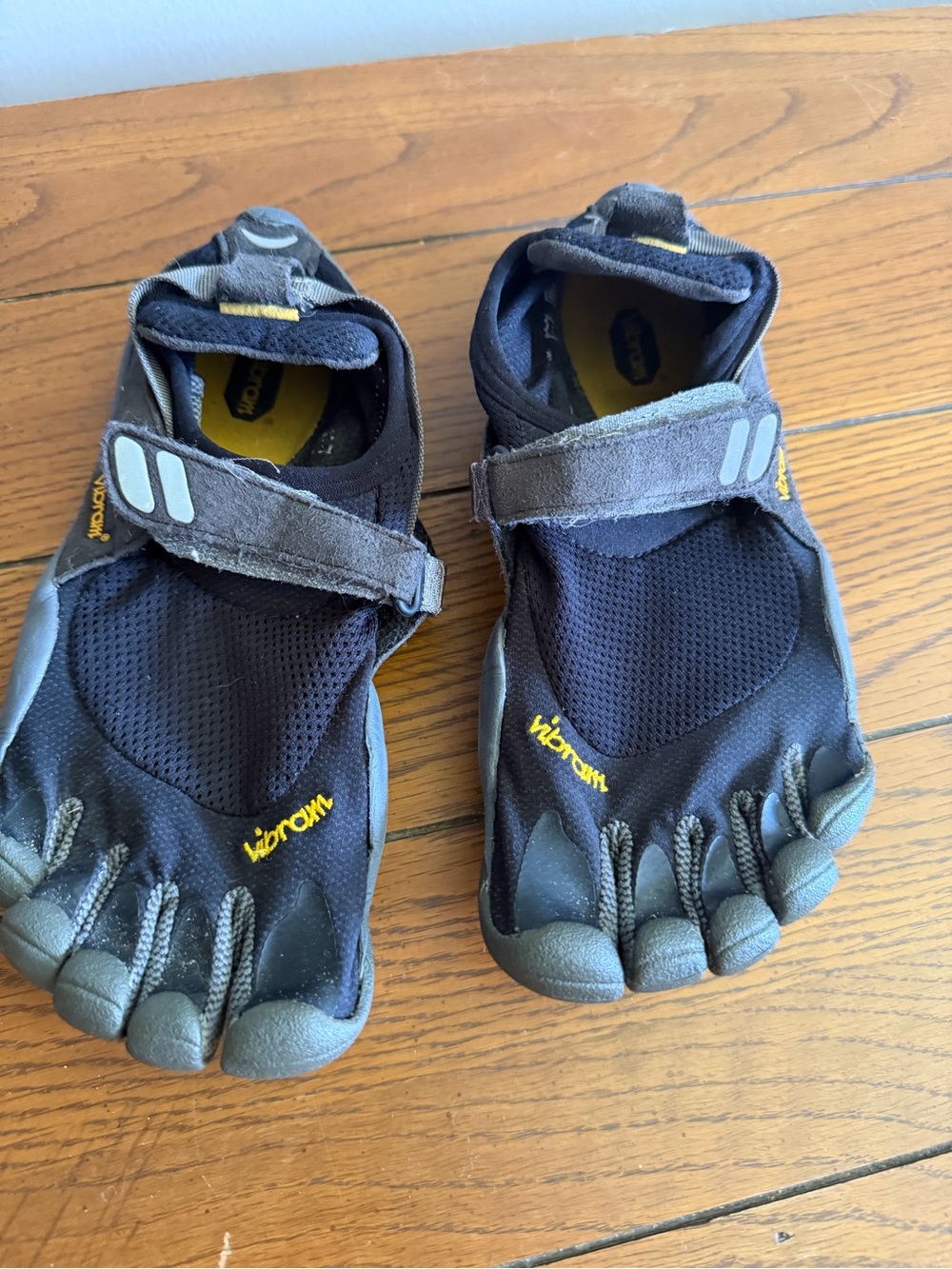 Vibram FiveFingers Black and Gray Minimalist Toe Shoes